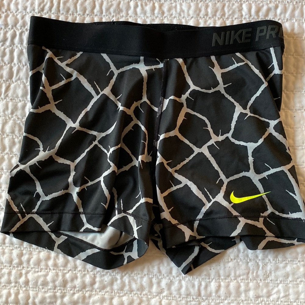Nike pro shorts size large